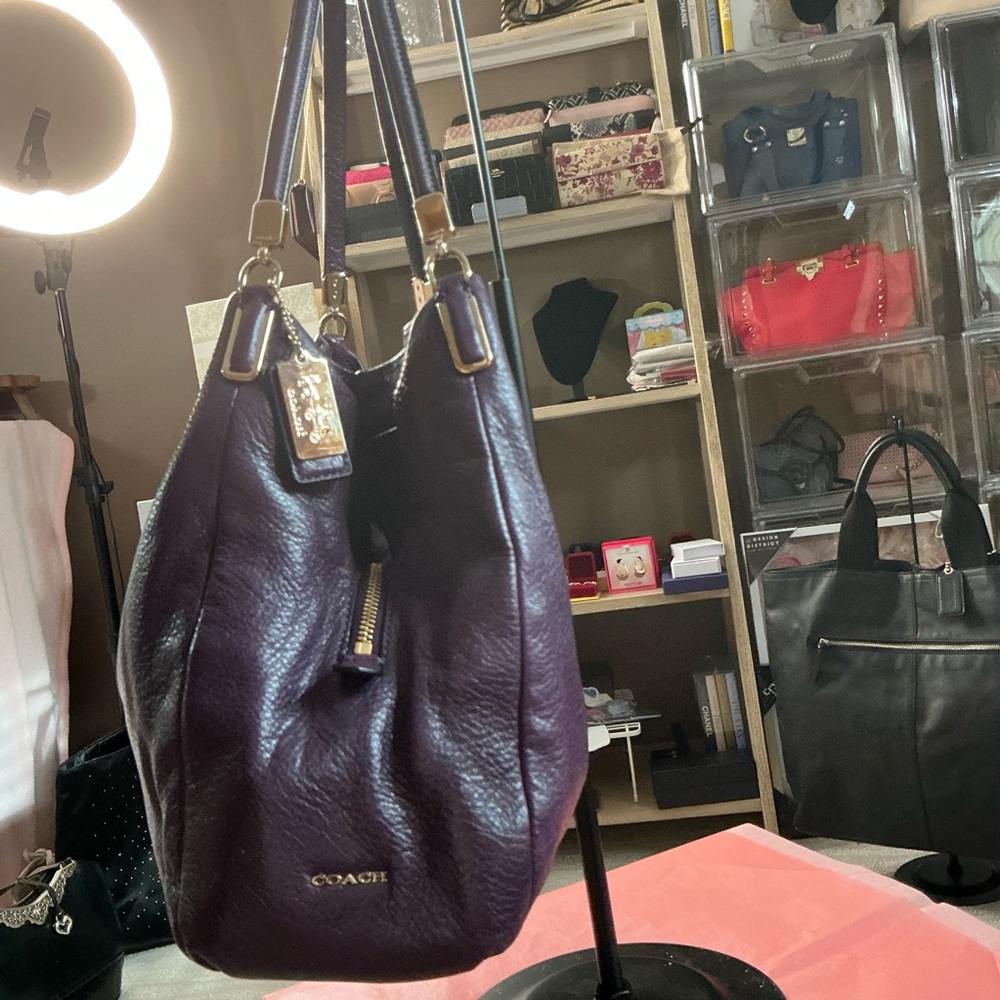 This is the Coach Edie 31 Pebbled Leather Shoulder Bag - Picture 4 of 13